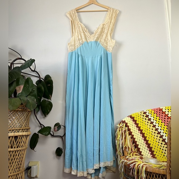 1940’s PLUS SIZE Joy Lingerie Co. Blue Satin Cream Lace Maxi Slip Dressing Gown - Picture 7 of 16